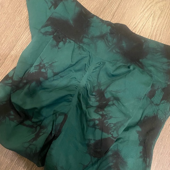 Women's Green Tie-Dye Leggings - Picture 3 of 6
